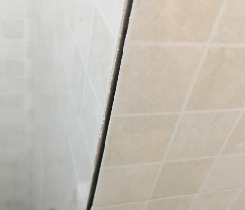 古丈瓷砖空鼓维修公司分享阳台瓷砖脱落的修复过程可以分为以下几个步骤